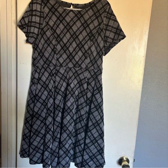 Torrid sz 1 short sleeve A-line dress grey/black heavier fabric polyester/rayon - Picture 10 of 10